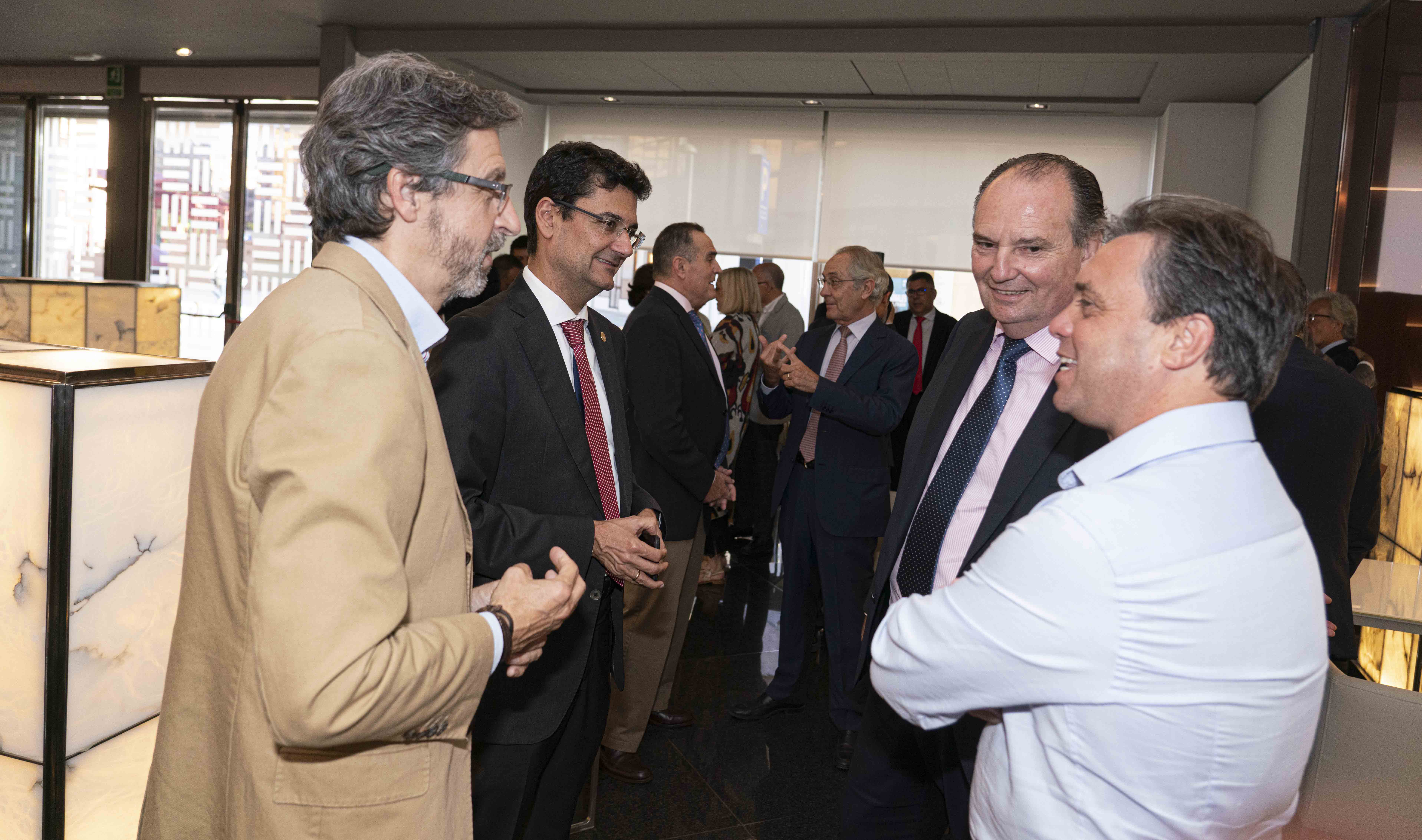 El presidente de las Cámaras de la CV, José Vicente Morata, aborda la situación del comercio exterior valenciano en el Club de Encuentro 2