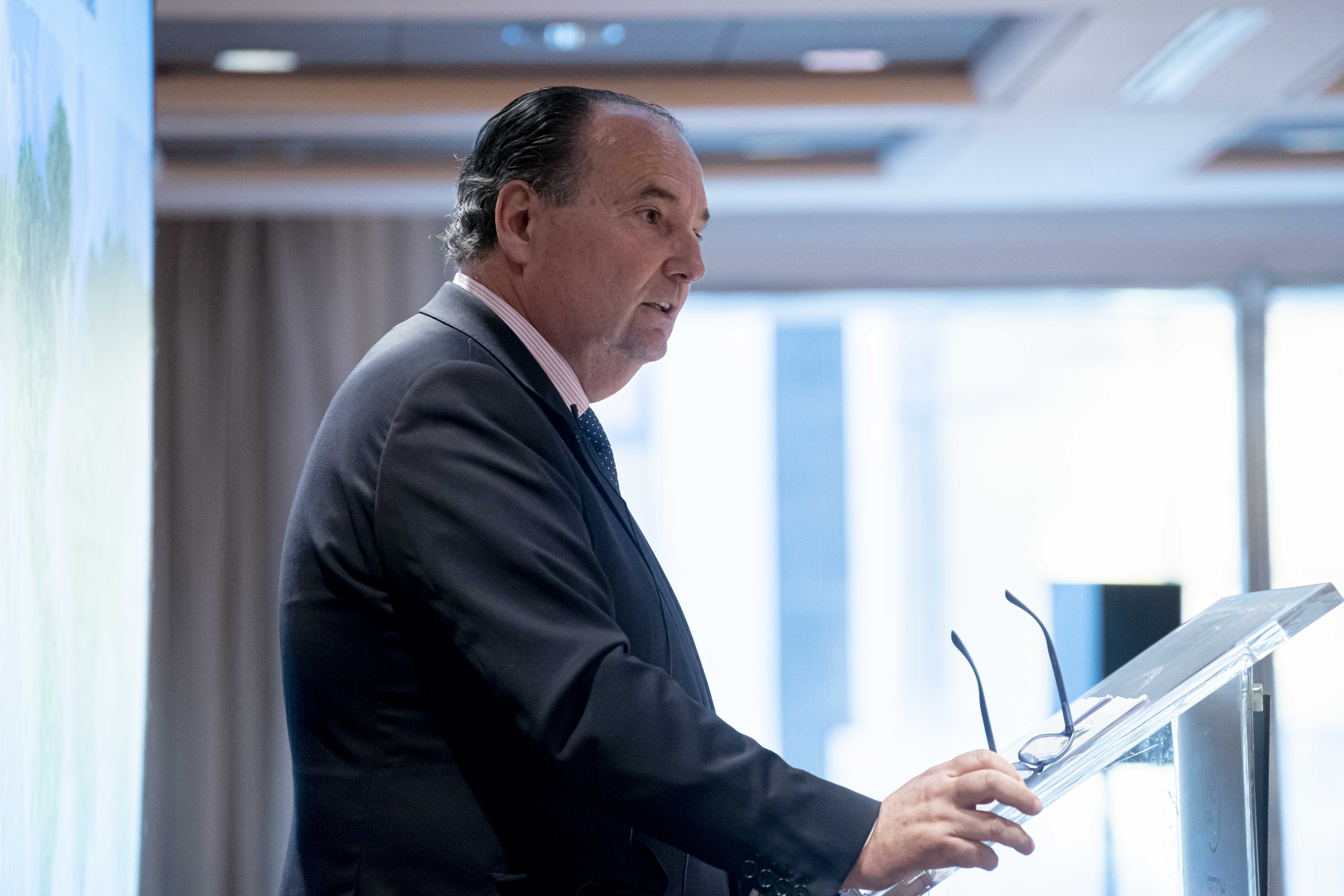 El presidente de las Cámaras de la CV, José Vicente Morata, aborda la situación del comercio exterior valenciano en el Club de Encuentro V